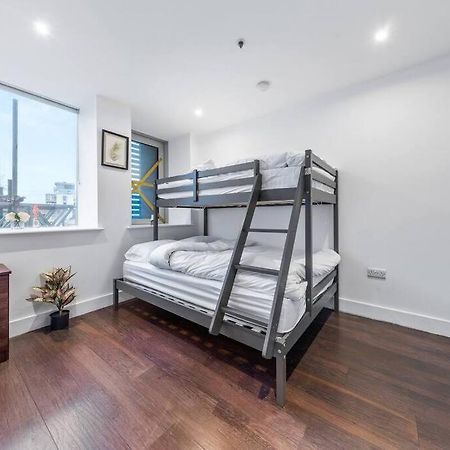 Apartamento Sleep 7 20 Mins From London Waterloo Bp65 Exterior foto