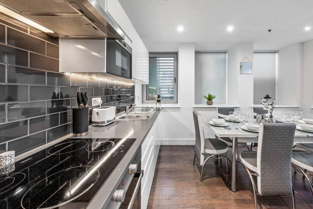 Apartamento Sleep 7 20 Mins From London Waterloo Bp65 Exterior foto