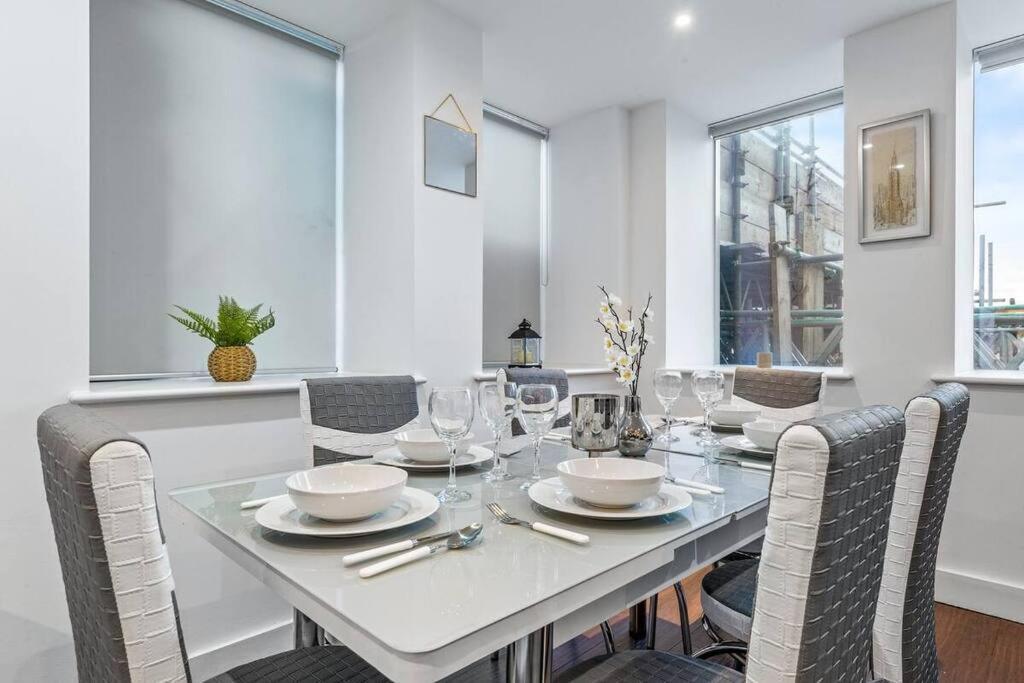 Apartamento Sleep 7 20 Mins From London Waterloo Bp65 Exterior foto
