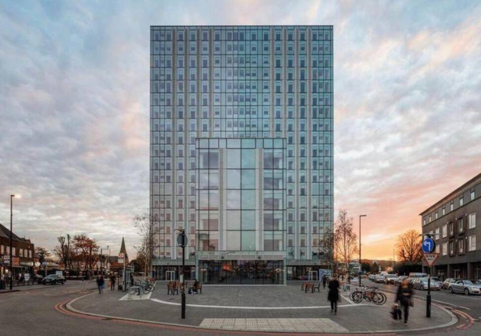 Apartamento Sleep 7 20 Mins From London Waterloo Bp65 Exterior foto
