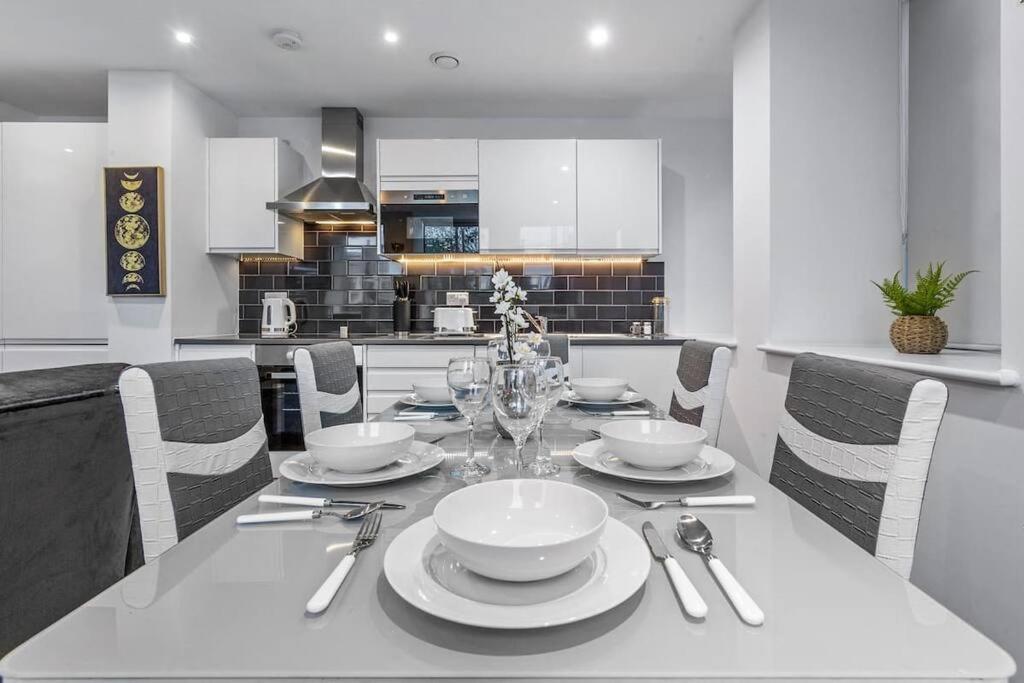 Apartamento Sleep 7 20 Mins From London Waterloo Bp65 Exterior foto